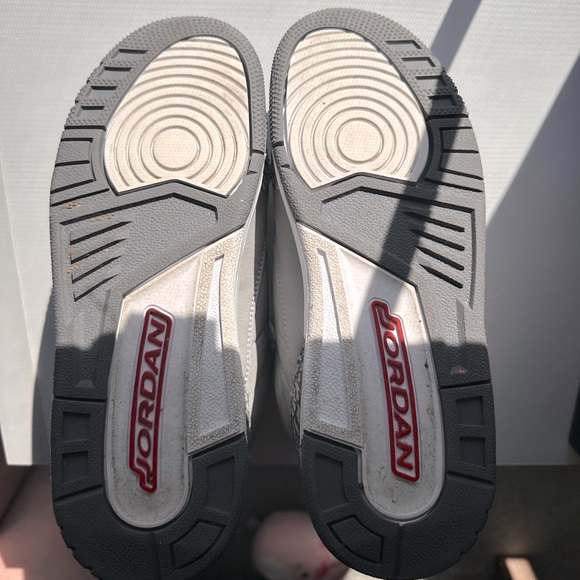 Air Jordan Retro 3’s Wolf Grey, Size 6.5 Youth and Women’s size 8 - Picture 5 of 8